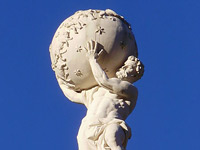 Atlas - statue, au château de Linderhof, Bavière - wikicommons